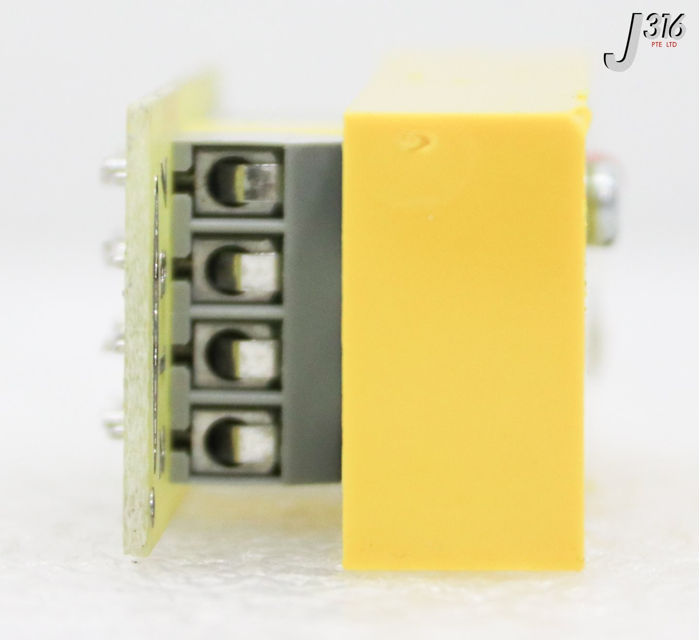 36204 BANNER MODULATED PHOTOELECTRIC AMPLIFIER W/ SOCKET RS8 MA3